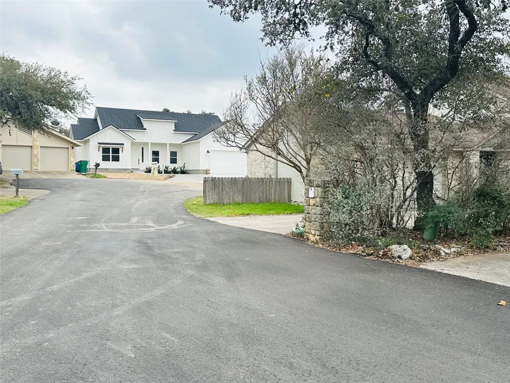 27 Par View Drive Wimberley, TX 78676
