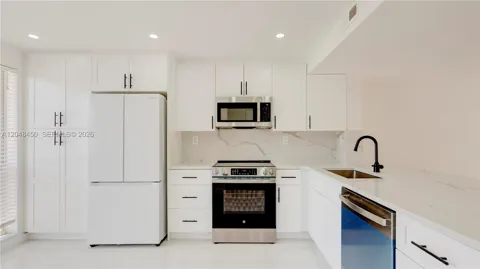 933 NE 24th Ave #169