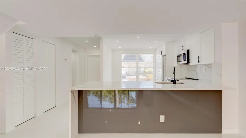 933 NE 24th Ave #169 Hallandale Beach, FL 33009