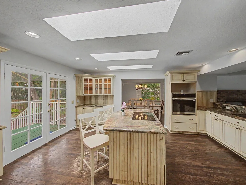 14 Emarita Way Sewalls Point, FL 34996