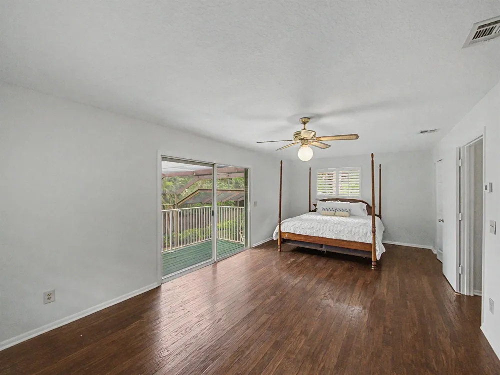 14 Emarita Way Sewalls Point, FL 34996