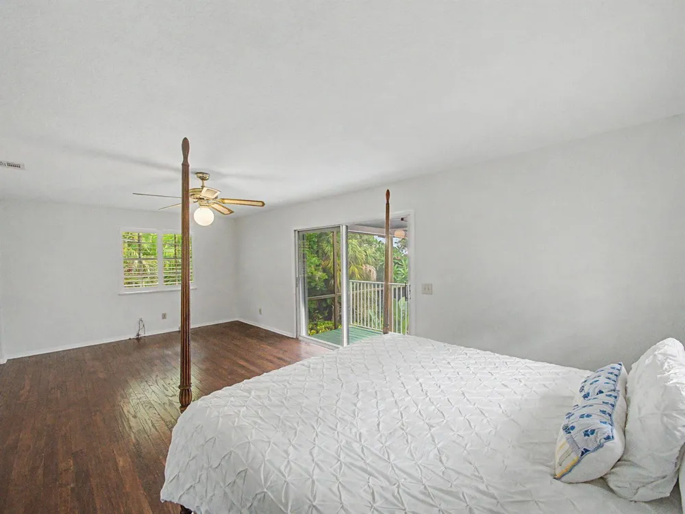 14 Emarita Way Sewalls Point, FL 34996