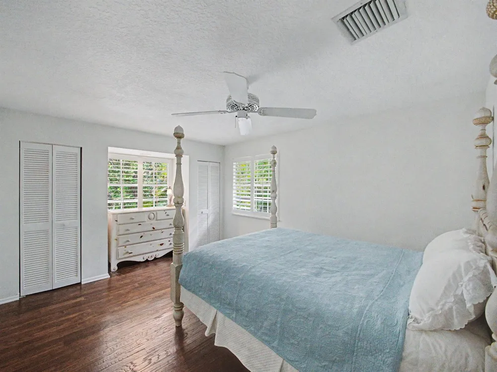 14 Emarita Way Sewalls Point, FL 34996