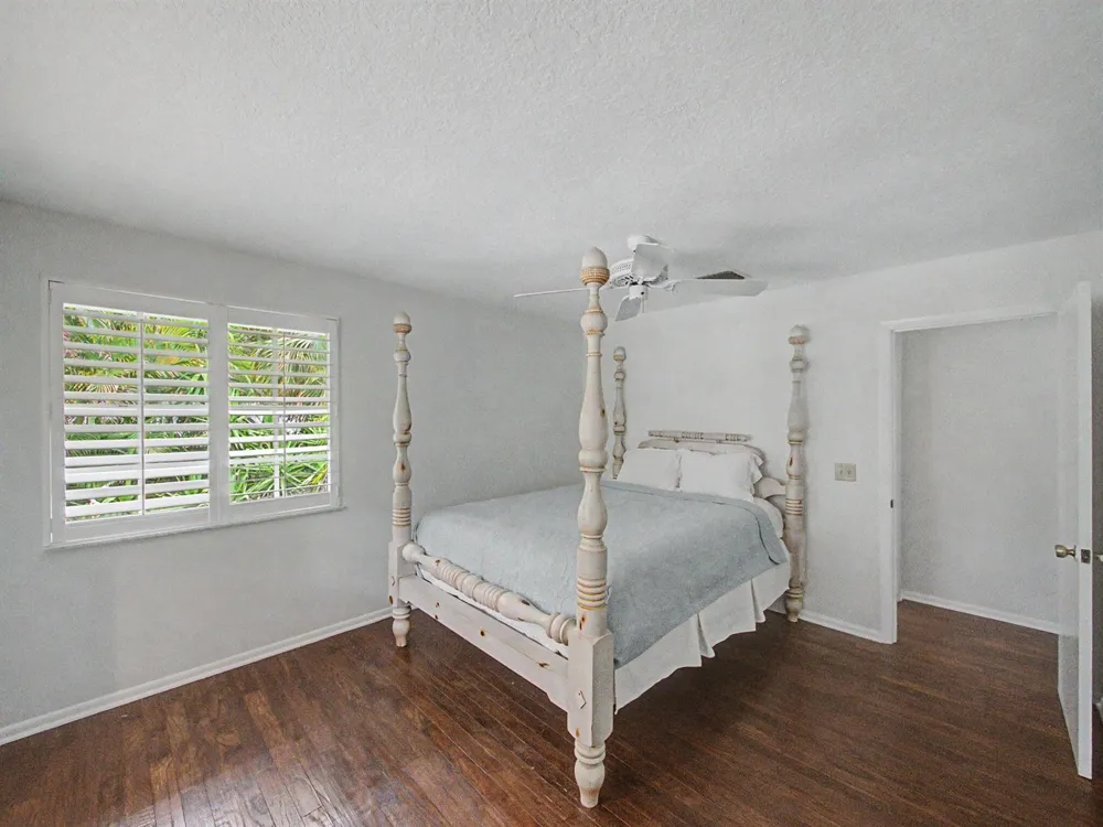 14 Emarita Way Sewalls Point, FL 34996