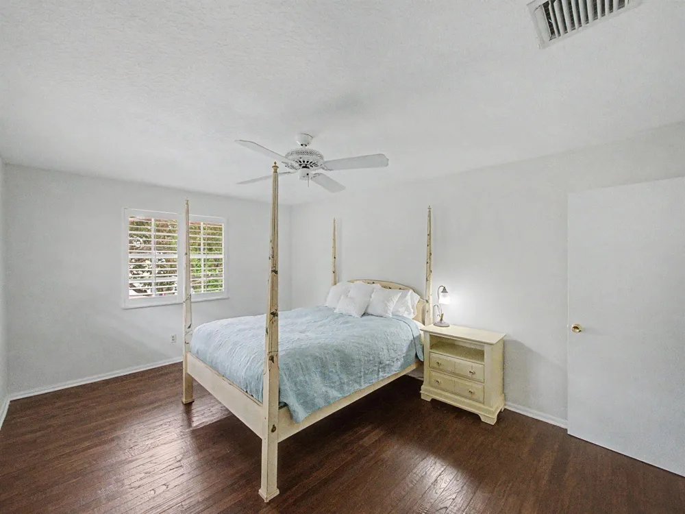14 Emarita Way Sewalls Point, FL 34996
