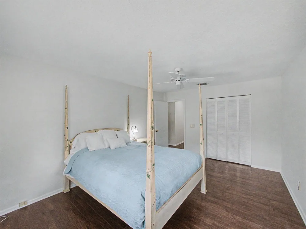 14 Emarita Way Sewalls Point, FL 34996