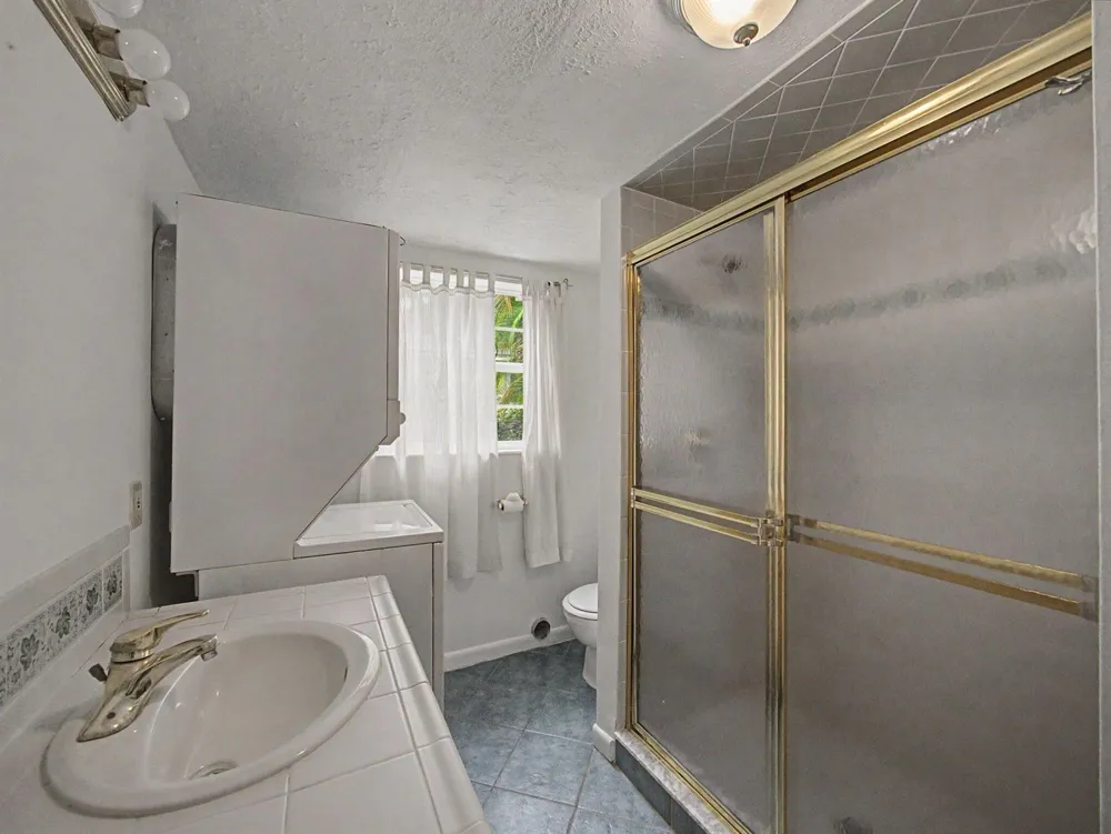 14 Emarita Way Sewalls Point, FL 34996