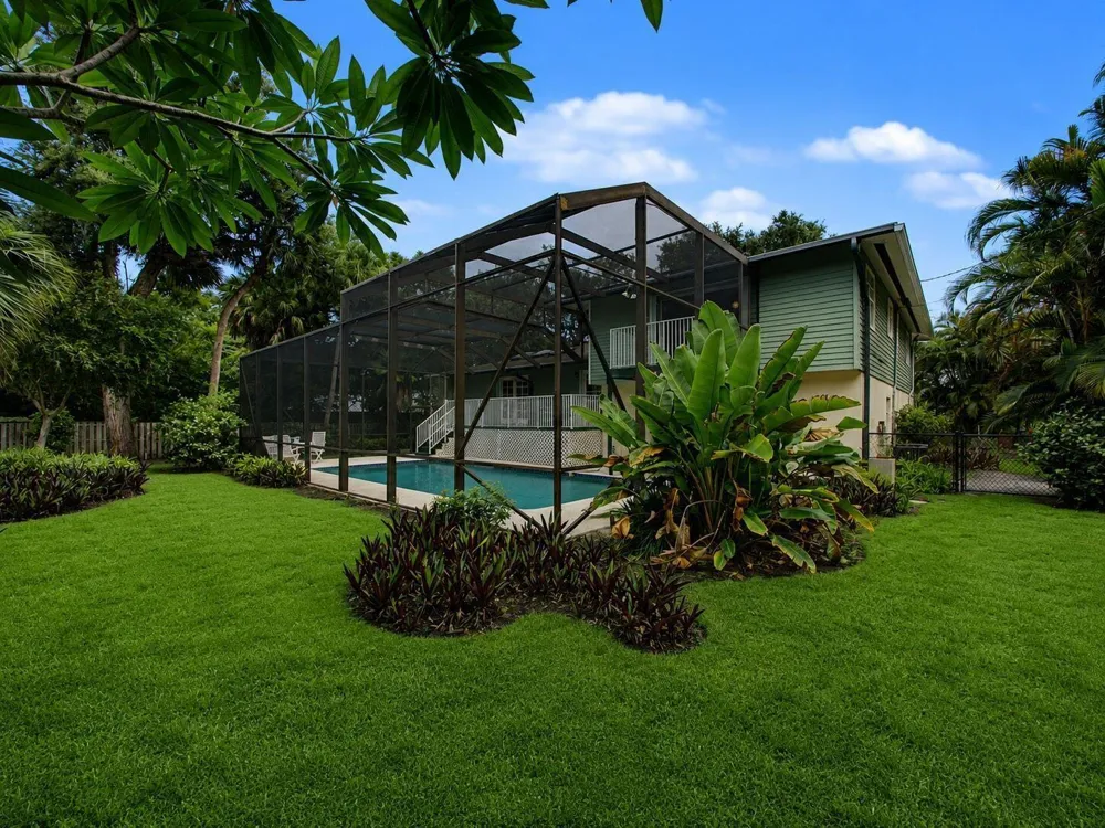 14 Emarita Way Sewalls Point, FL 34996