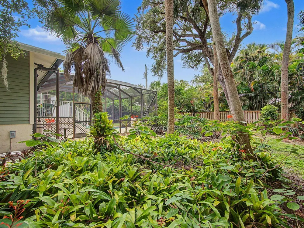 14 Emarita Way Sewalls Point, FL 34996