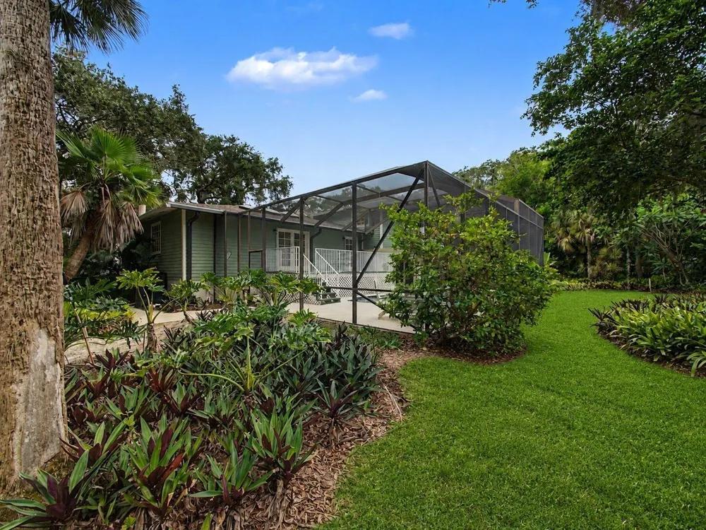 14 Emarita Way Sewalls Point, FL 34996
