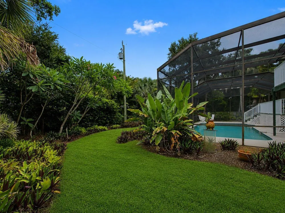 14 Emarita Way Sewalls Point, FL 34996