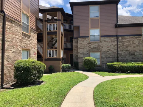 498 PIN OAK PLACE #304