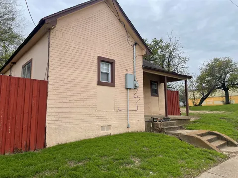 1208 E 8th Street