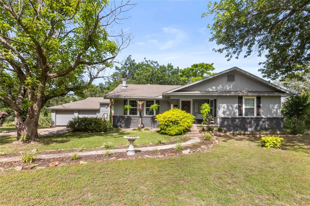 2461 County Road 44800 Blossom, TX 75416