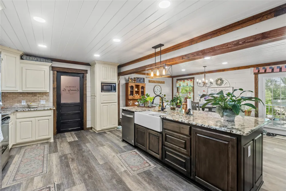 2461 County Road 44800 Blossom, TX 75416