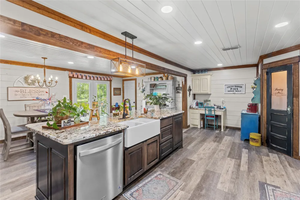 2461 County Road 44800 Blossom, TX 75416