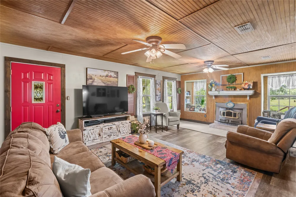 2461 County Road 44800 Blossom, TX 75416