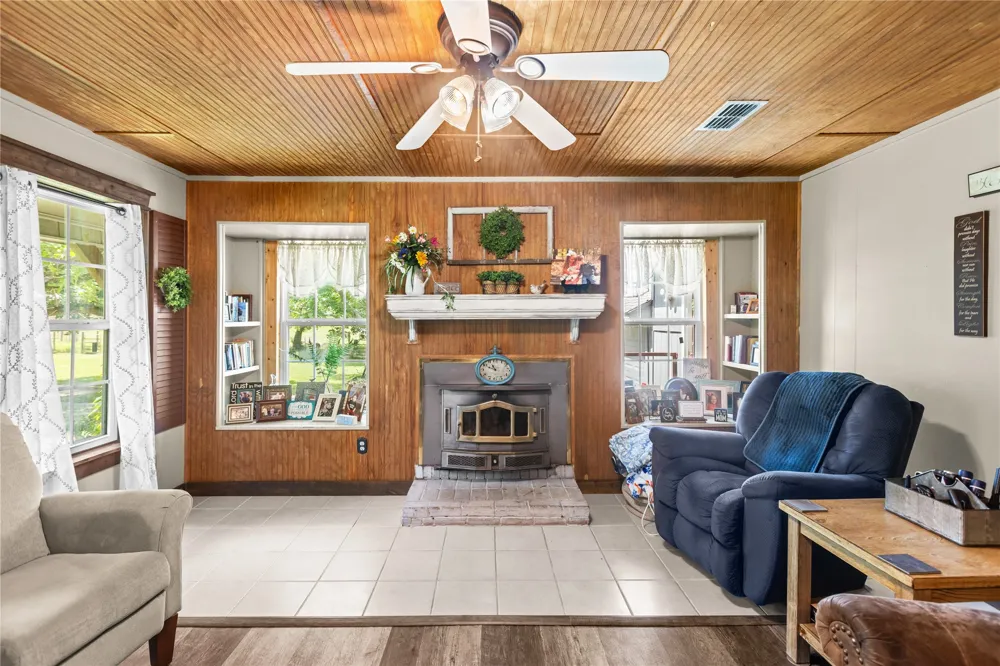 2461 County Road 44800 Blossom, TX 75416