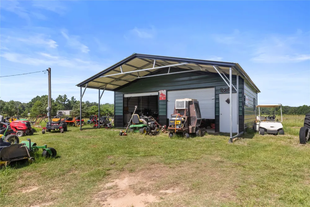 2461 County Road 44800 Blossom, TX 75416