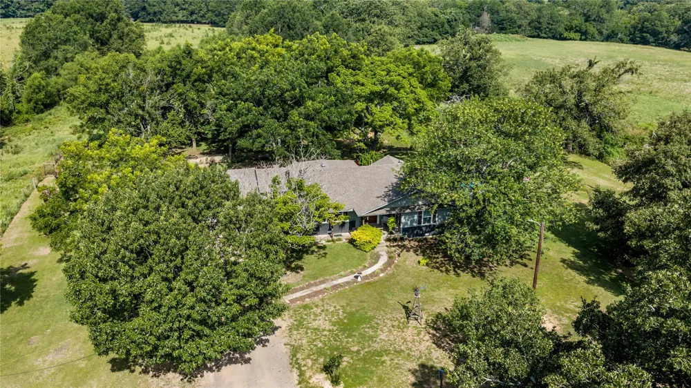 2461 County Road 44800 Blossom, TX 75416