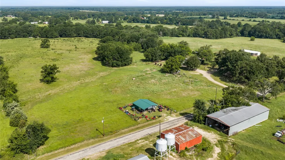 2461 County Road 44800 Blossom, TX 75416