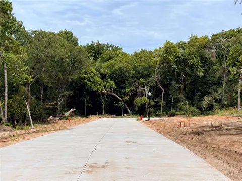 Pardise Cove Road E