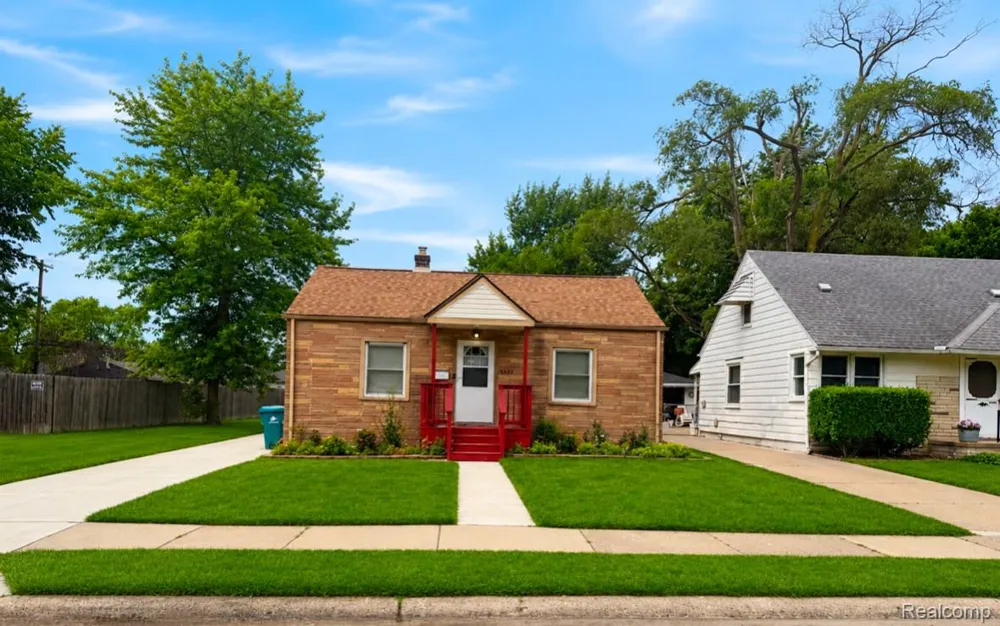 24329 Dale Avenue Eastpointe City, MI 48021