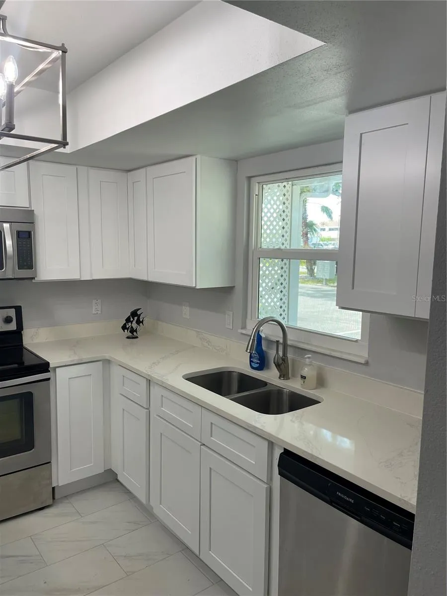 152 DOUGLAS ROAD W #B Oldsmar, FL 34677