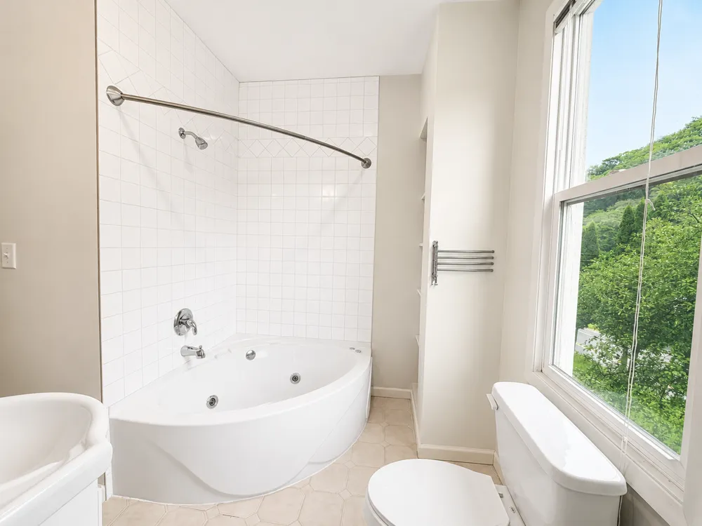 495 North Street Fountain City, WI 54629