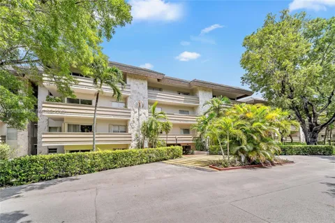 1205 Mariposa Ave #307