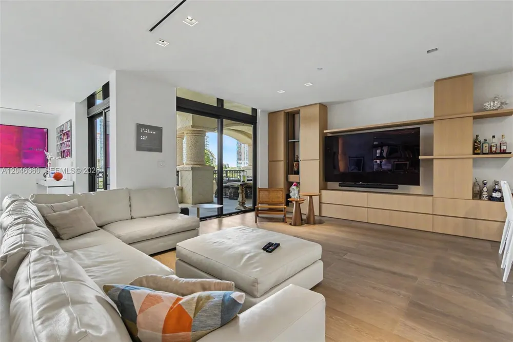 7042 Fisher Island Dr #7042 Miami Beach, FL 33109
