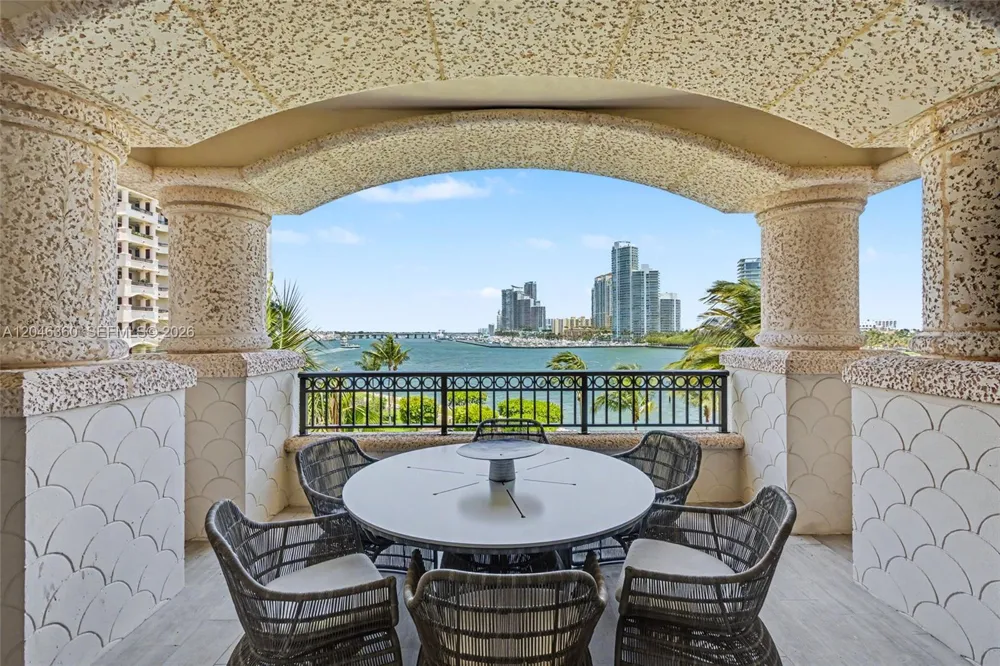7042 Fisher Island Dr #7042 Miami Beach, FL 33109