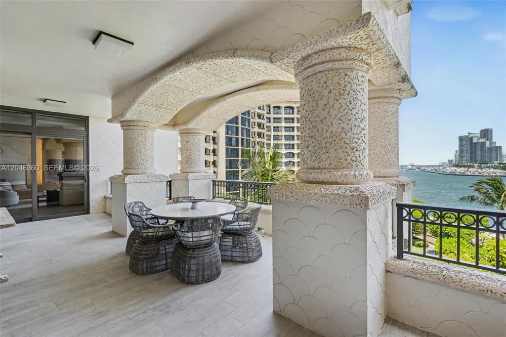 7042 Fisher Island Dr #7042 Miami Beach, FL 33109