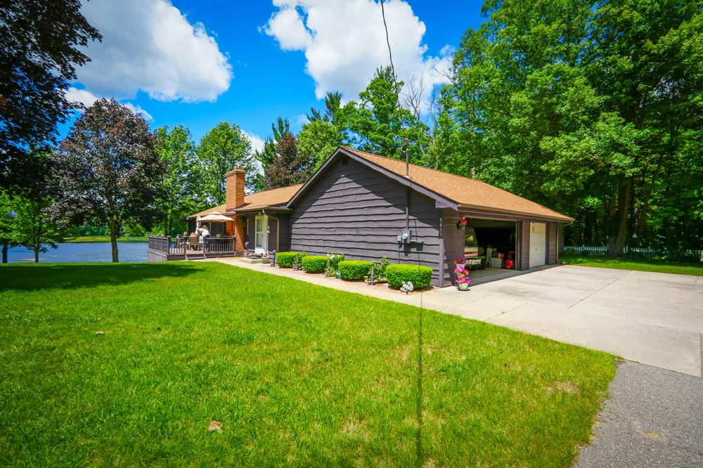 9411 Maple Hill Road Reynolds Township, MI 49329