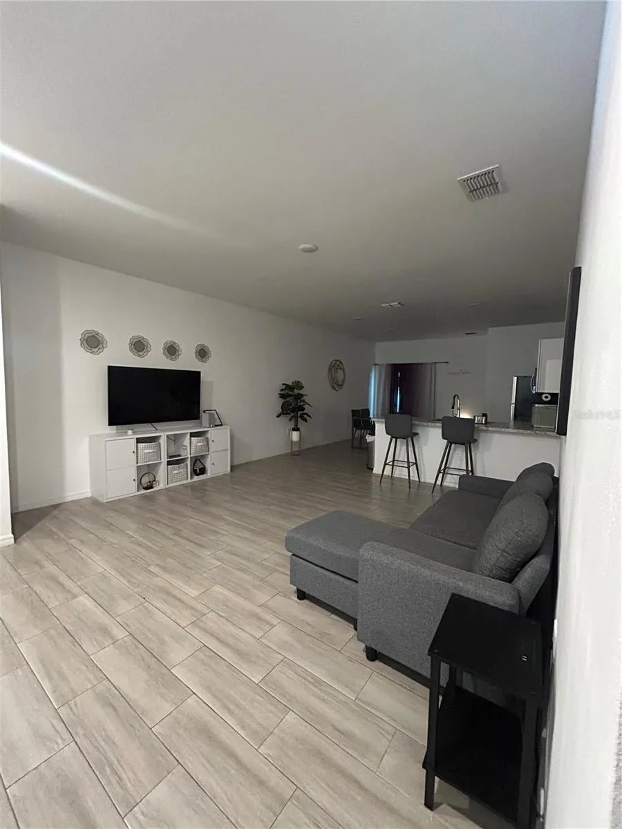 699 W KALEY STREET Orlando, FL 32805