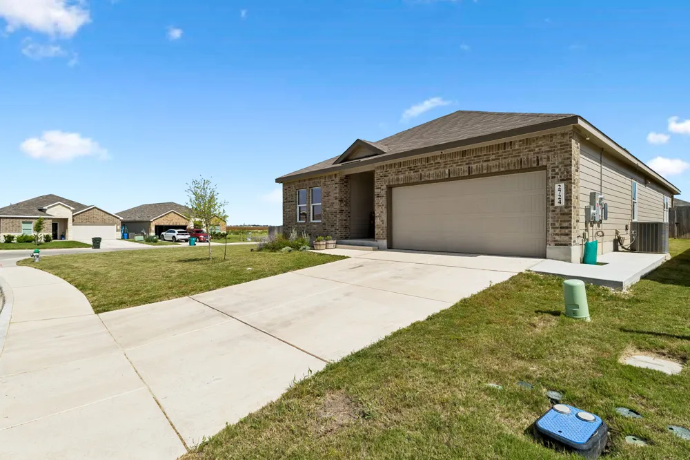 2724 Sierra Chicas Lane Seguin, TX 78155
