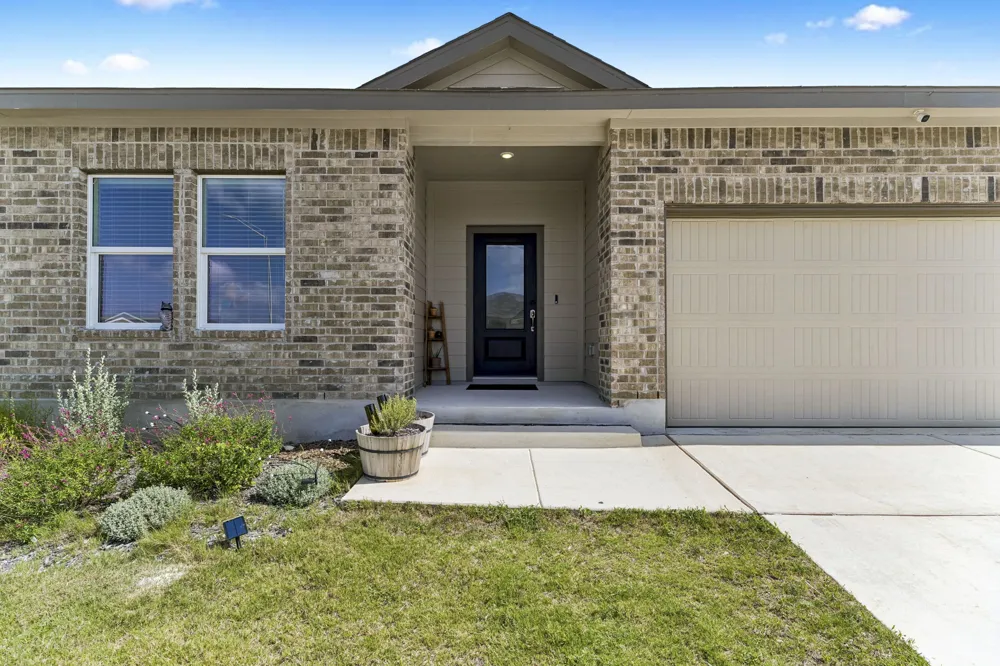 2724 Sierra Chicas Lane Seguin, TX 78155