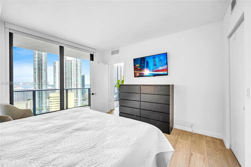 45 SW 9th St #2103 Miami, FL 33130