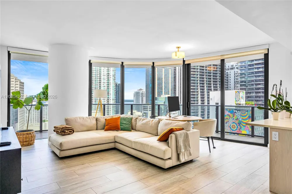 45 SW 9th St #2103 Miami, FL 33130