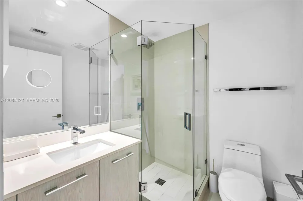45 SW 9th St #2103 Miami, FL 33130