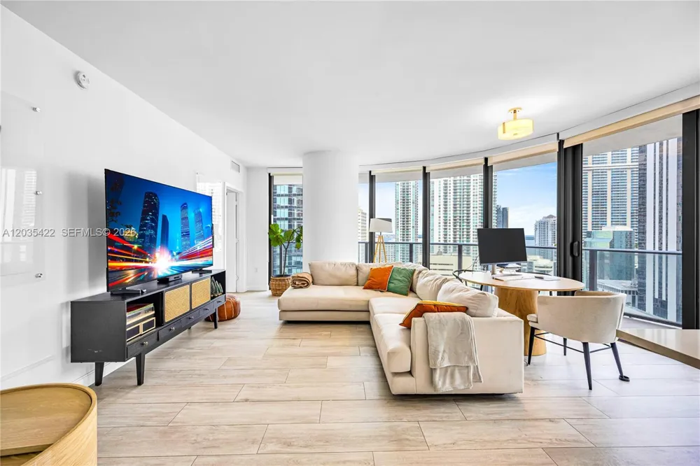 45 SW 9th St #2103 Miami, FL 33130
