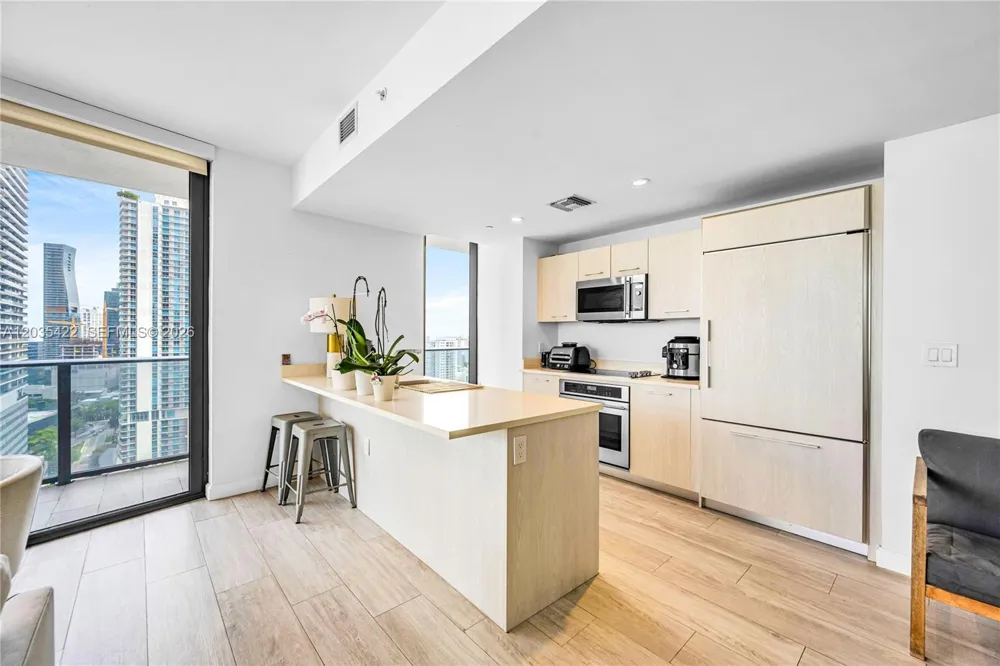 45 SW 9th St #2103 Miami, FL 33130