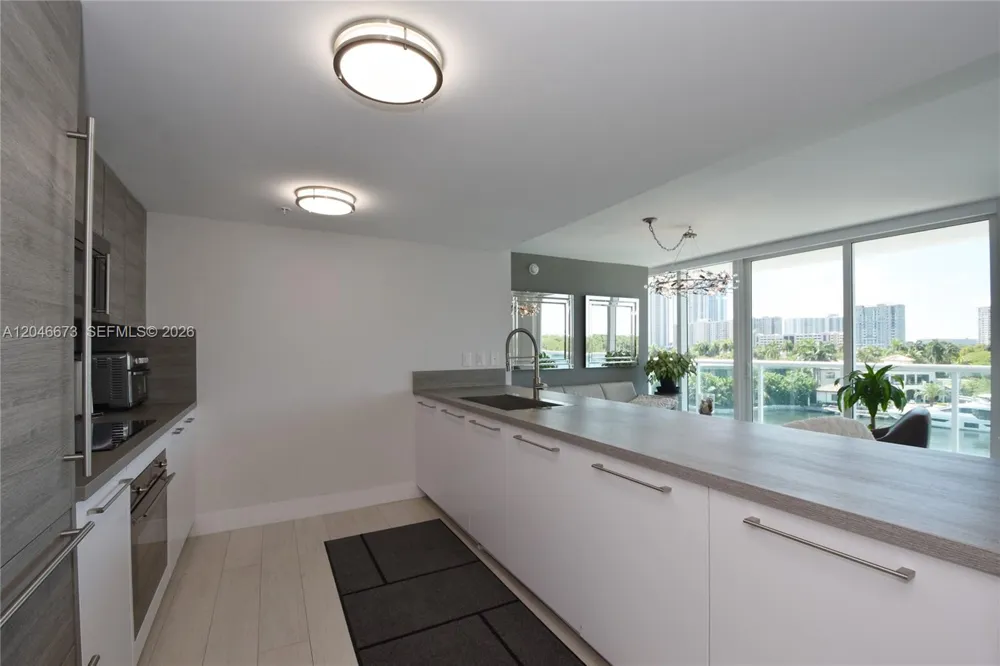400 Sunny Isles Blvd #521 Sunny Isles Beach, FL 33160