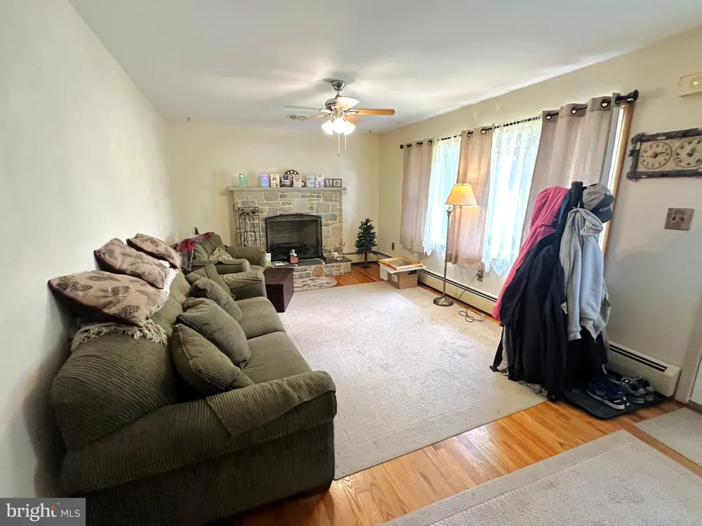 985 FAIRVIEW DRIVE Hanover, PA 17331