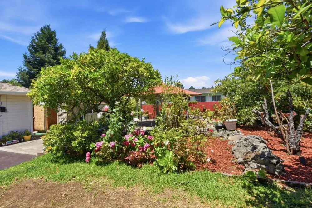 1654 D STREET Hayward, CA 94541