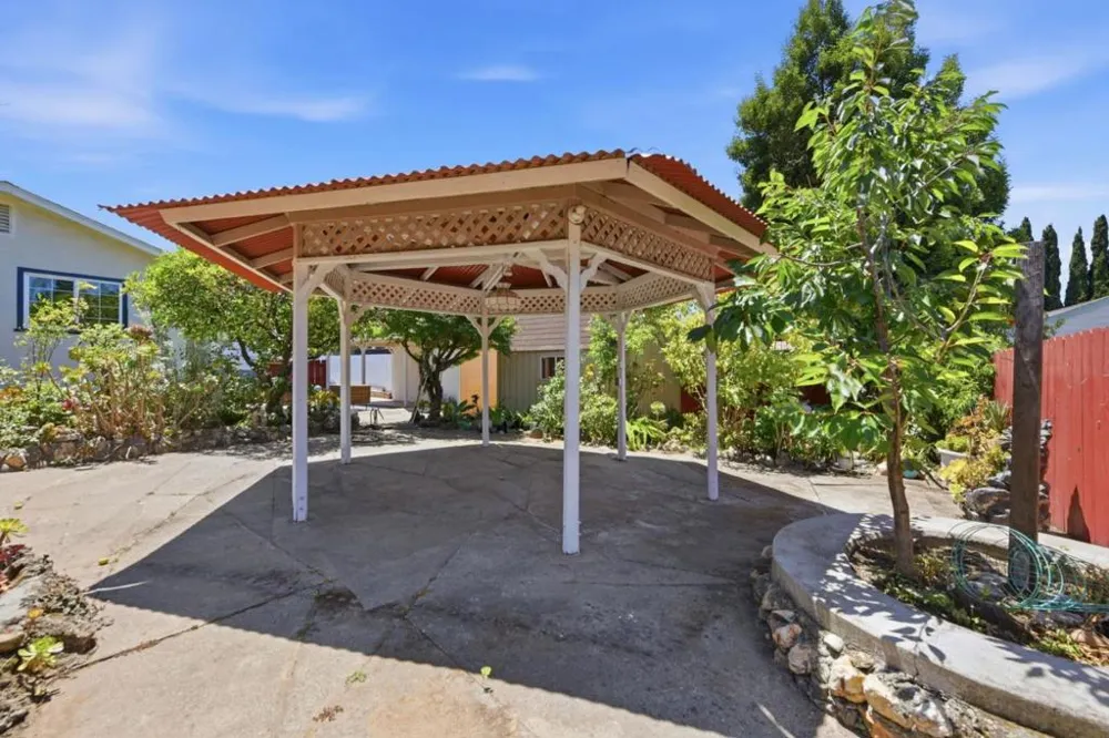 1654 D STREET Hayward, CA 94541