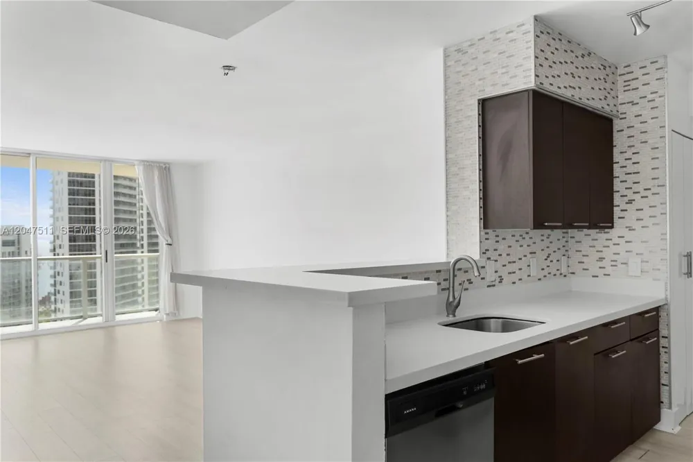 1155 Brickell Bay Dr #3105 Miami, FL 33131