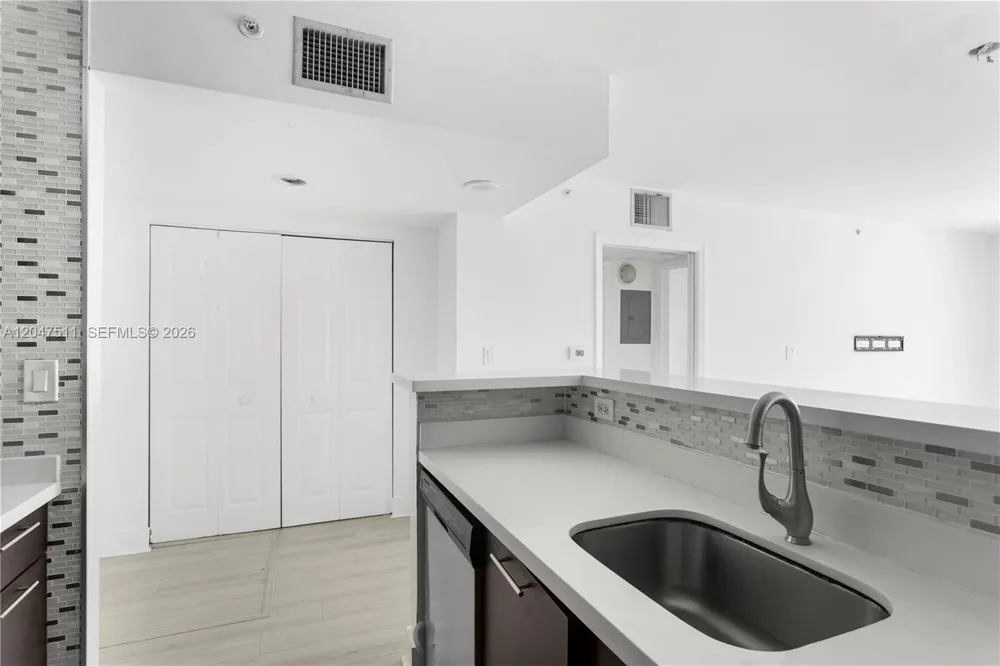 1155 Brickell Bay Dr #3105 Miami, FL 33131