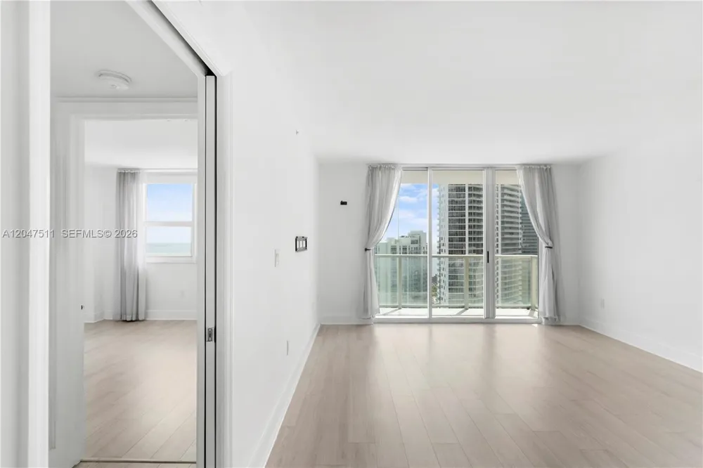 1155 Brickell Bay Dr #3105 Miami, FL 33131