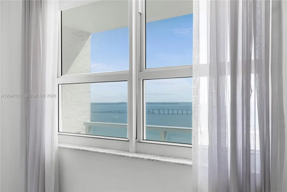 1155 Brickell Bay Dr #3105 Miami, FL 33131
